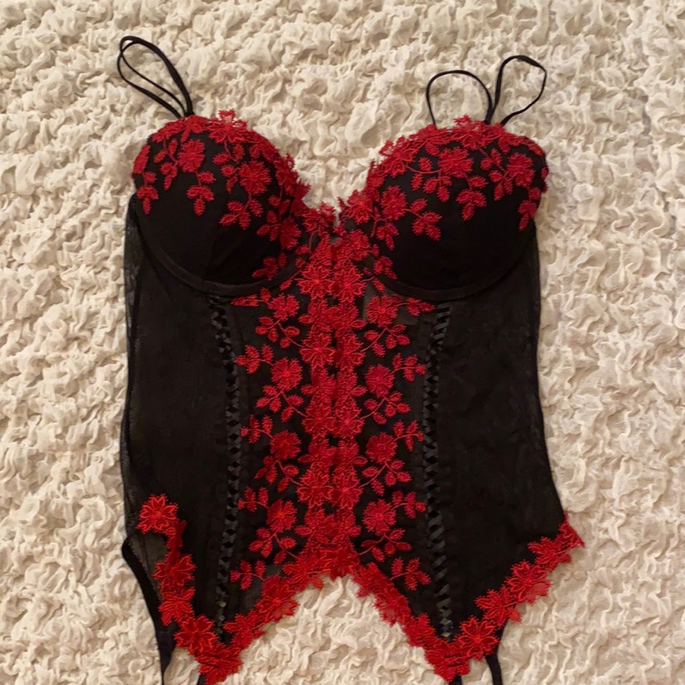Corset ( lingerie)